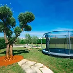 Villa Silvia For 10 People With Infinity Pool And Large Playground