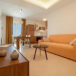 Villa Silvia For 10 People With Infinity Pool And Large Playground *