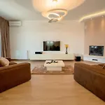 Villa Silvia For 10 People With Infinity Pool And Large Playground Babici