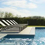 Villa Silvia For 10 People With Infinity Pool And Large Playground