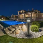 Silvia For 10 People With Infinity Pool And Large Playground Babici