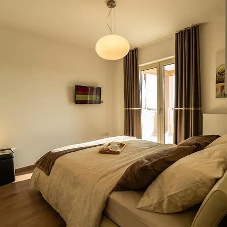 Silvia For 10 People With Infinity Pool And Large Playground Babići