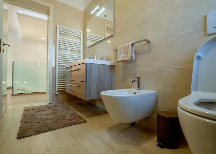 Silvia For 10 People With Infinity Pool And Large Playground וילה Babici