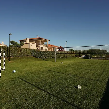 Villa Silvia For 10 People With Infinity Pool And Large Playground *