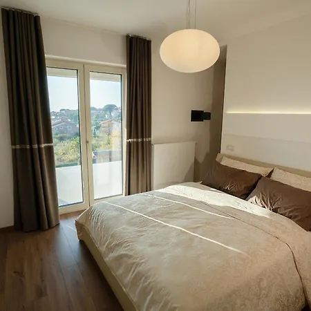 Silvia For 10 People With Infinity Pool And Large Playground Villa *