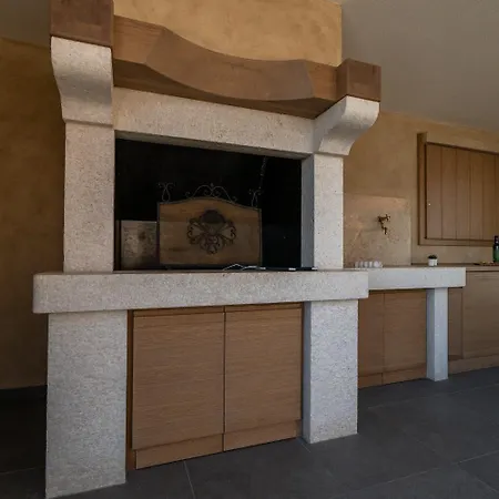Villa Silvia For 10 People With Infinity Pool And Large Playground Babici