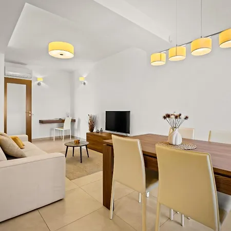 Villa Silvia For 10 People With Infinity Pool And Large Playground Babici