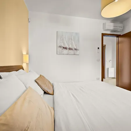 Villa Silvia For 10 People With Infinity Pool And Large Playground Babici
