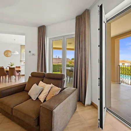 Silvia For 10 People With Infinity Pool And Large Playground * Babici