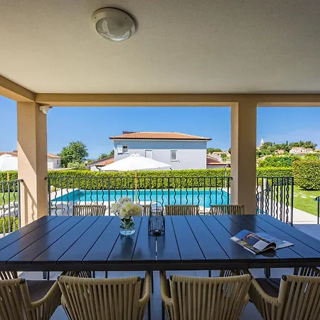 Villa Silvia For 10 People With Infinity Pool And Large Playground Babici
