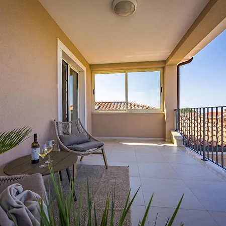 Villa Silvia For 10 People With Infinity Pool And Large Playground Babici